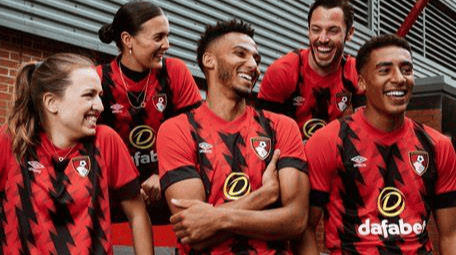 夏洛特黄蜂训练开放日；今夜战术微调引欢呼；英超在即；医务组通报恢复