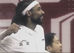 cba常规赛后个别球迷在马路上呼喊不当言论