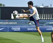 ag体育官方-巴黎圣日耳曼发布备战花絮，赛后回应争议，英超任务艰巨，细节决定成败