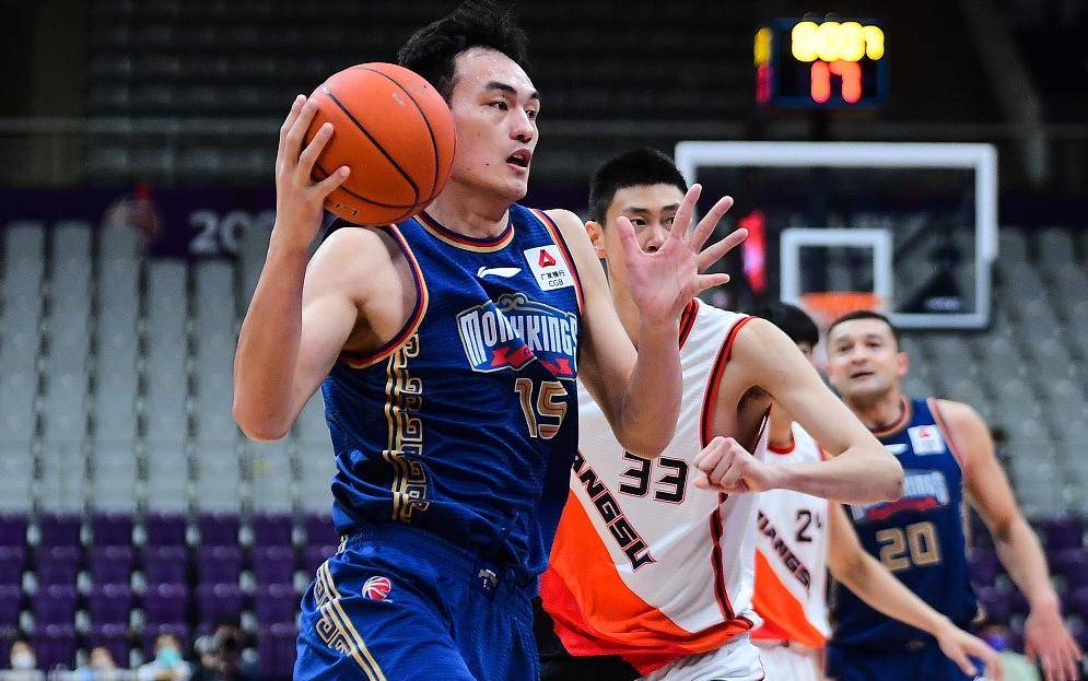 加时末段CBA季后赛传出新动向，山东泰山外线爆发，管理层表态：目标明确，球探报告显示潜力